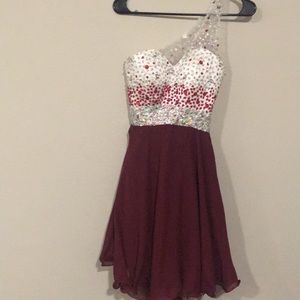 Super cute HOCO/PROM DRESS . Worn once !